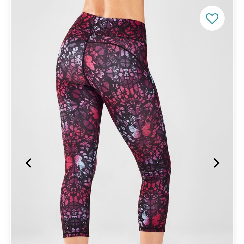 NWT Fabletics Salar Printed Powerform Crop 🦋